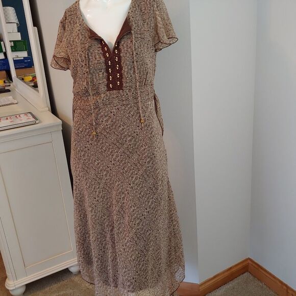 Womens 12 Dressbarn dress with belt sleeveless tan - Picture 3 of 7